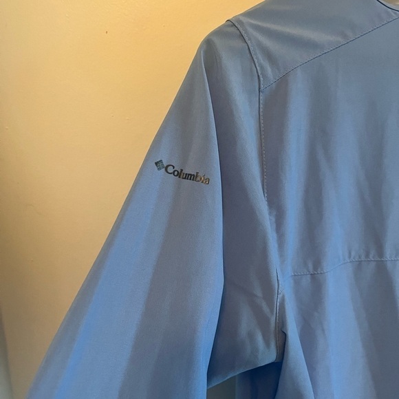 Columbia light blue top long sleeve rash guard Split back Women’s M - Picture 9 of 9